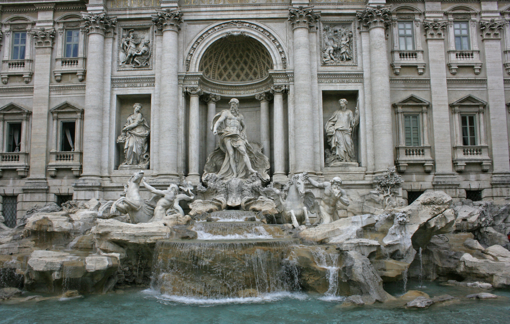 TREVi 01