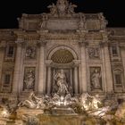 Trevi bei Nacht