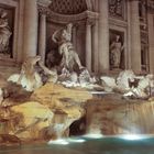 Trevi Brunnen bei Nacht