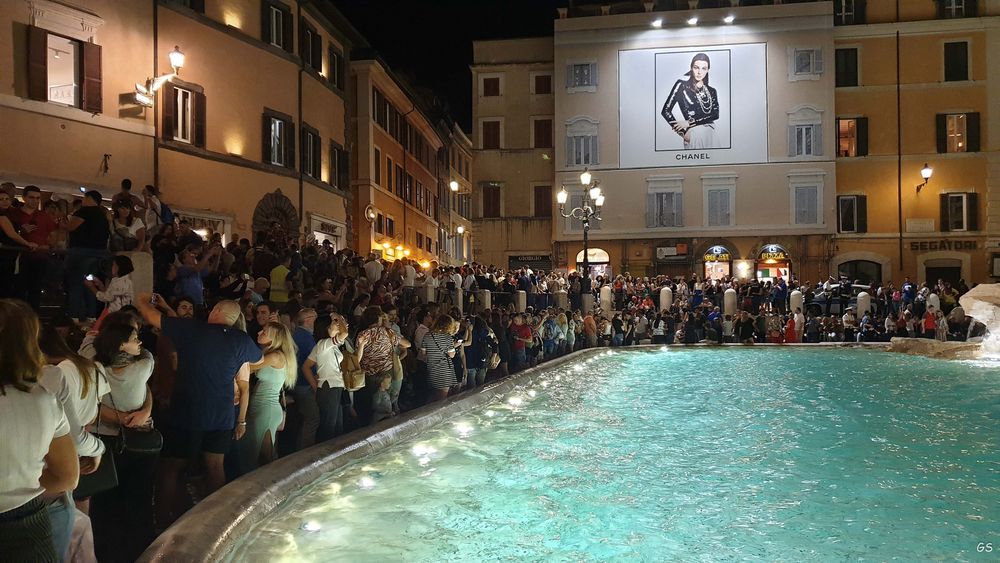 Trevi Brunnen Besucher