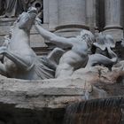 Trevi-Brunnen - Blick auf das Meerespferd links