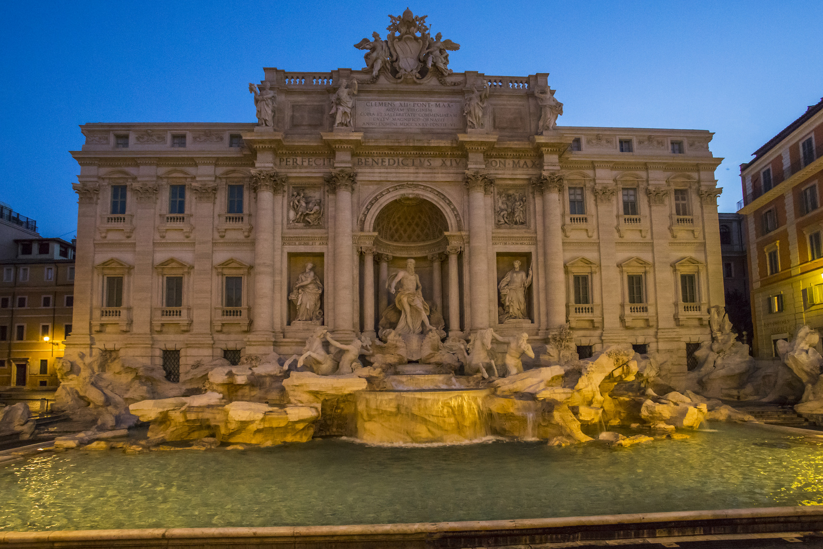 Trevi-Brunnen sehr früh am Morgen