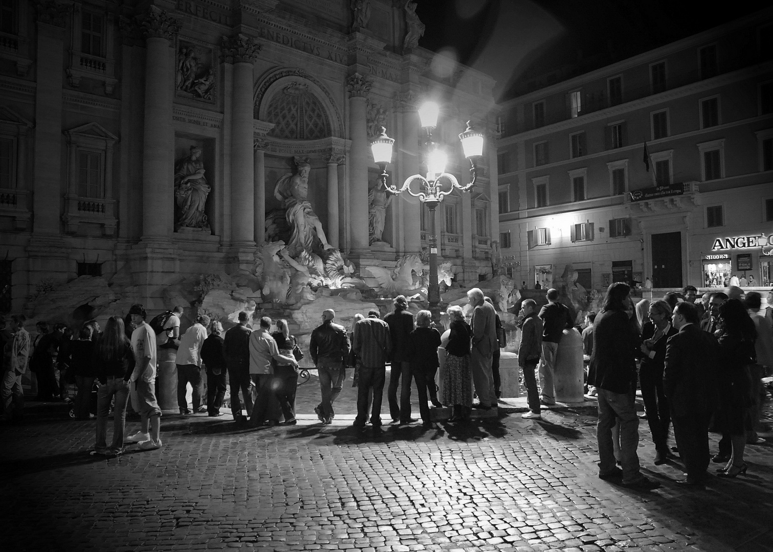 Trevibrunnen bei Nacht