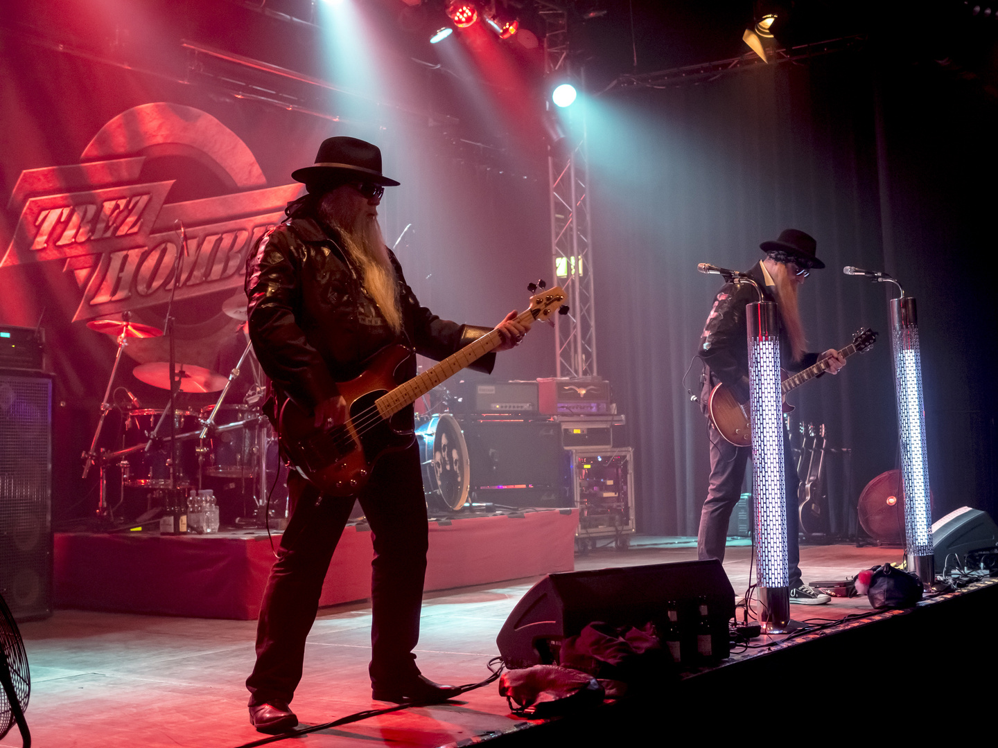 TREZ HOMBREZ-The Official ZZ TOP Tribute Band