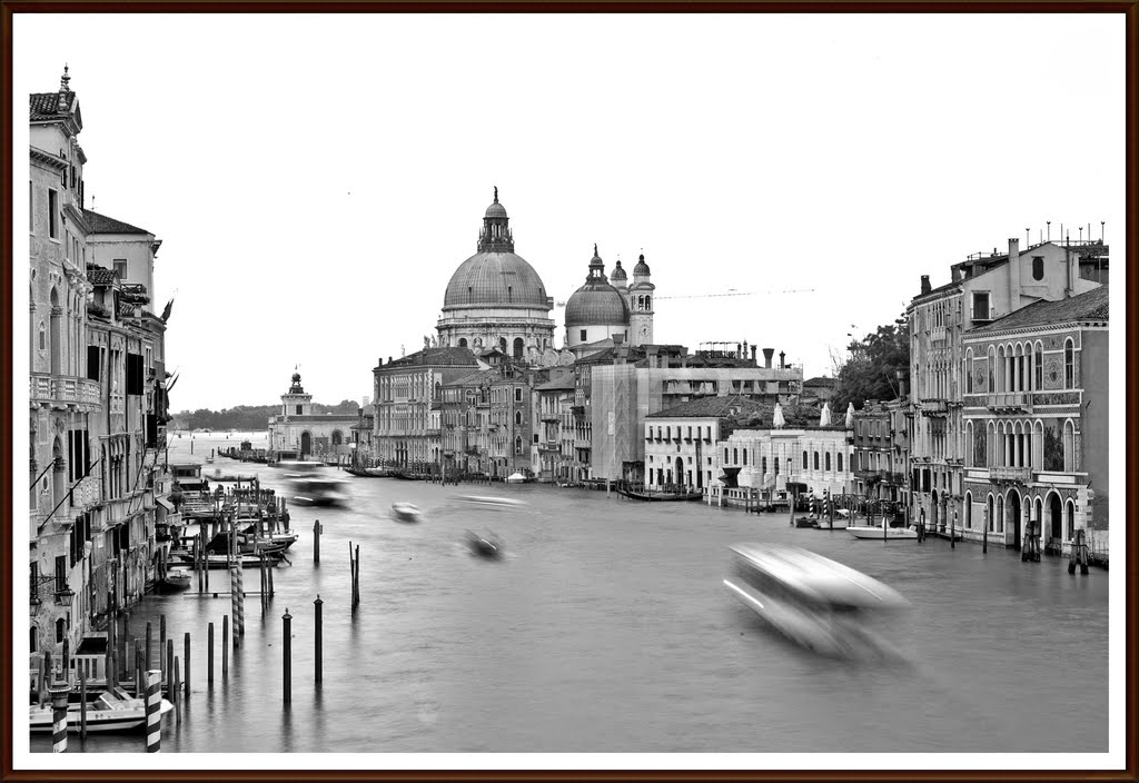 TRÁFICO EN EL GRAN CANAL DE VENECIA