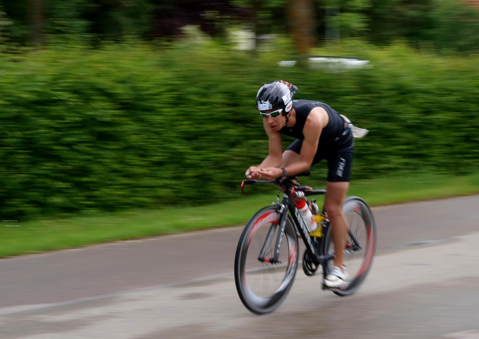 Triathlet auf der 40 km Fahrstrecke