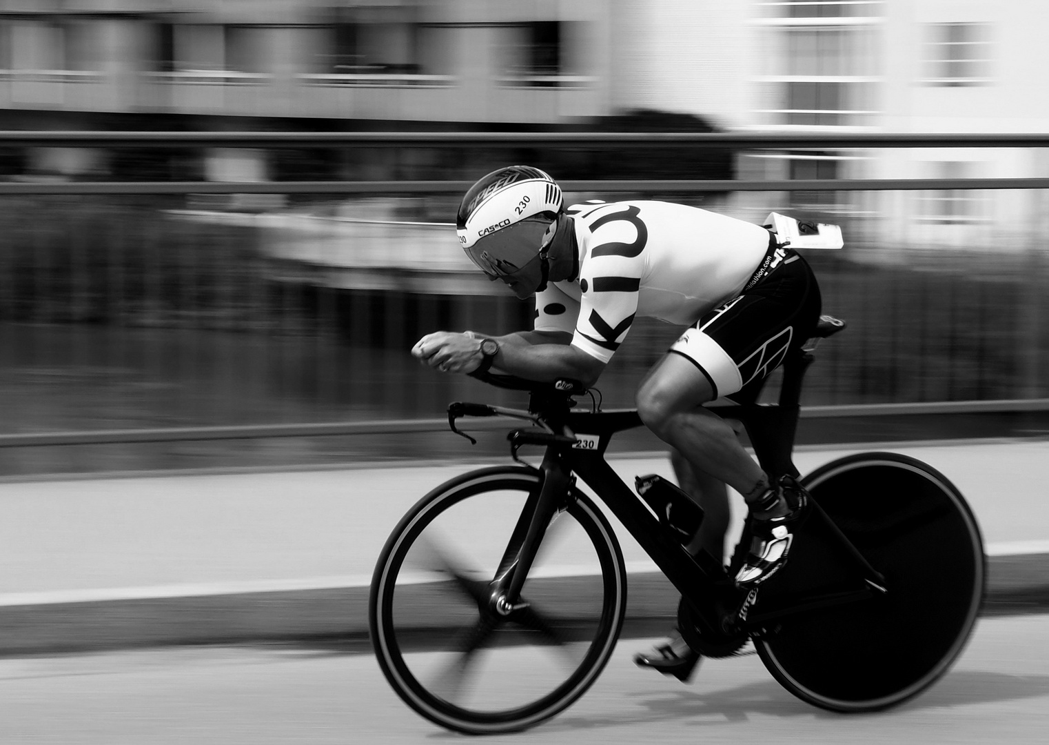 Triathlet auf der Radstrecke