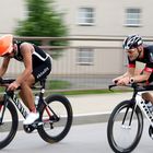 Triathleten auf der Radstrecke