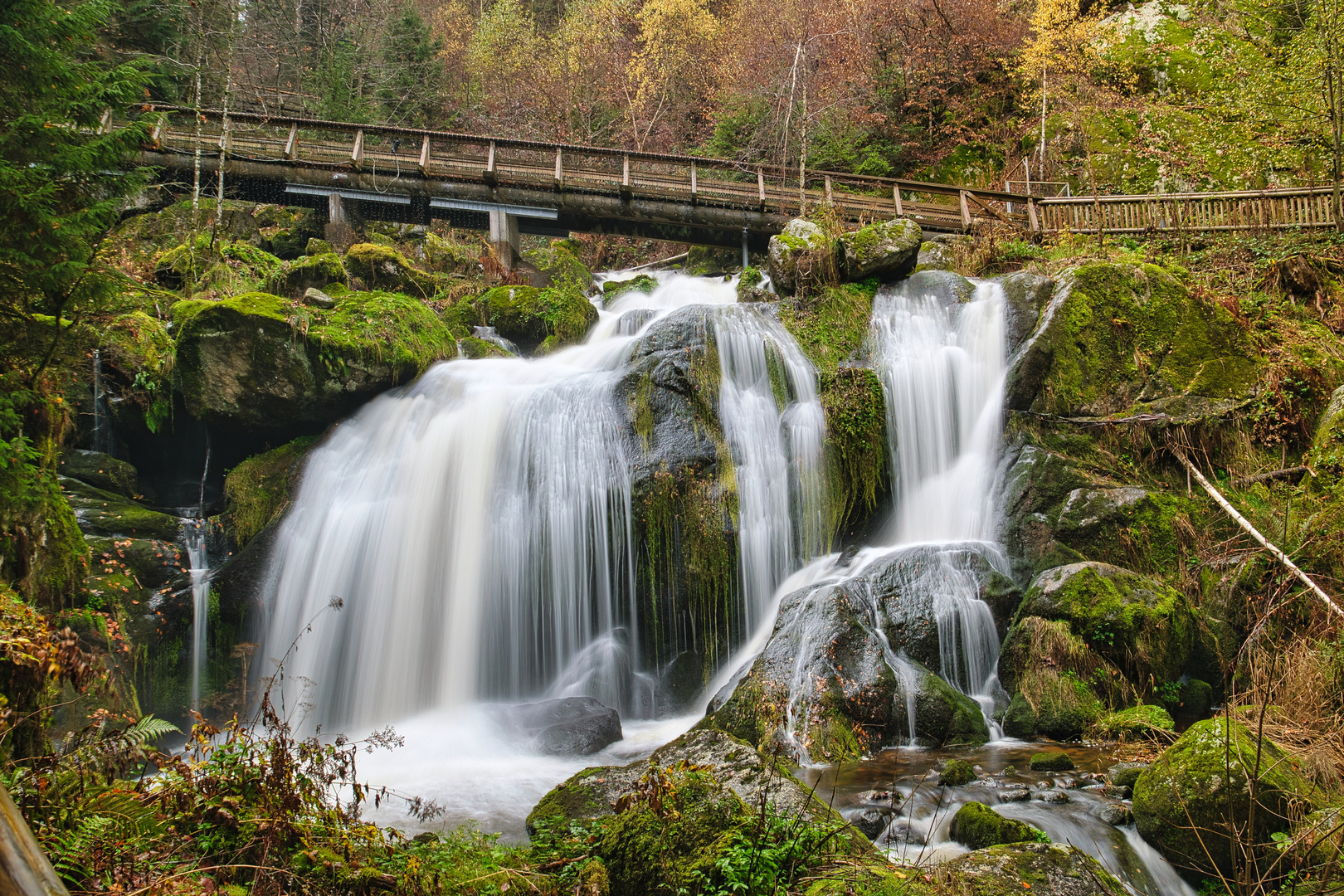 Triberger Wasserfall im Herbst Foto & Bild landschaft, wasserfälle, bach, fluss & see Bilder