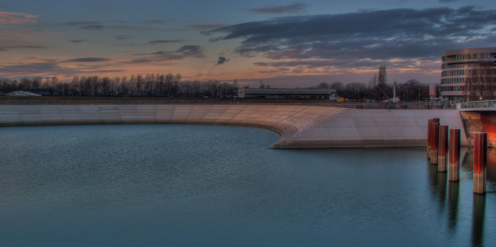 Tribüne im Innenhafen