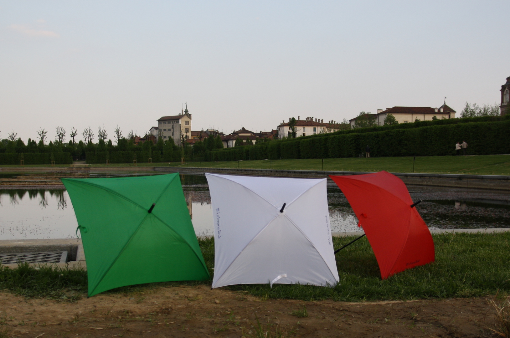 tricolore con gli ombrelli