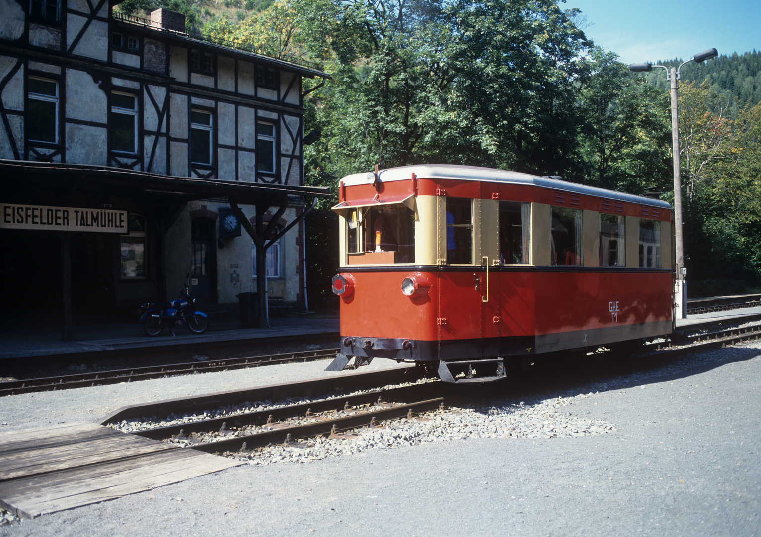 Triebwagen 1 Bhf. Eisfelder Talmühle