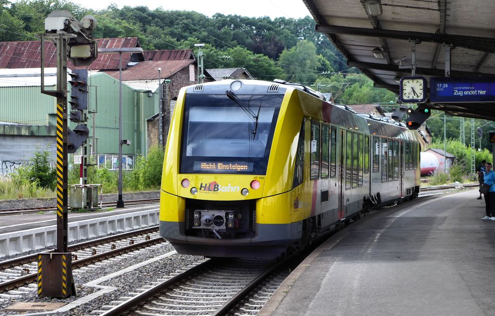 Triebwagen der HLB