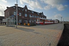 Triebwagen der Midtjyske Jernbaner nach Thyboron im Bahnhof Lemvig