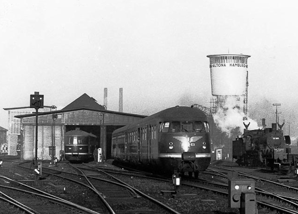 Triebwagen mit Wasserturm