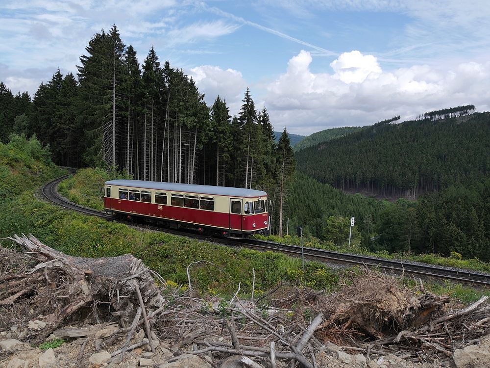 Triebwagen von Eisfelder Talmühle nach Wernigerode