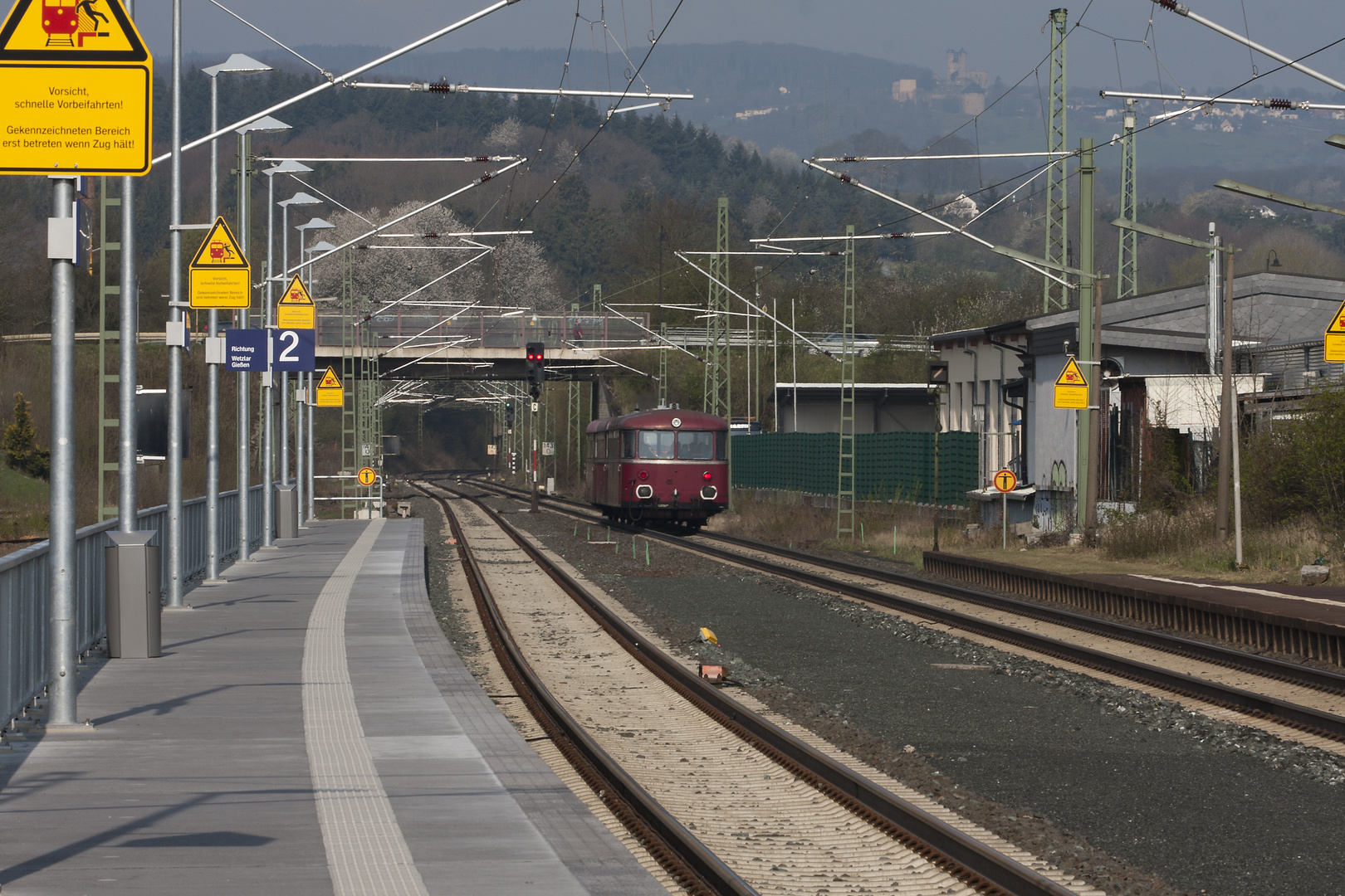 Triebwagen VT98 am Bahnhof Ehringhausen