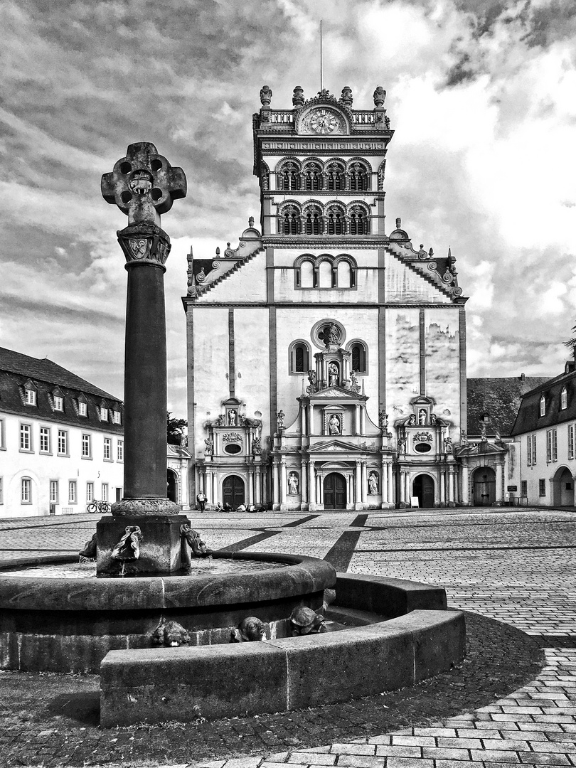 Trier b&w