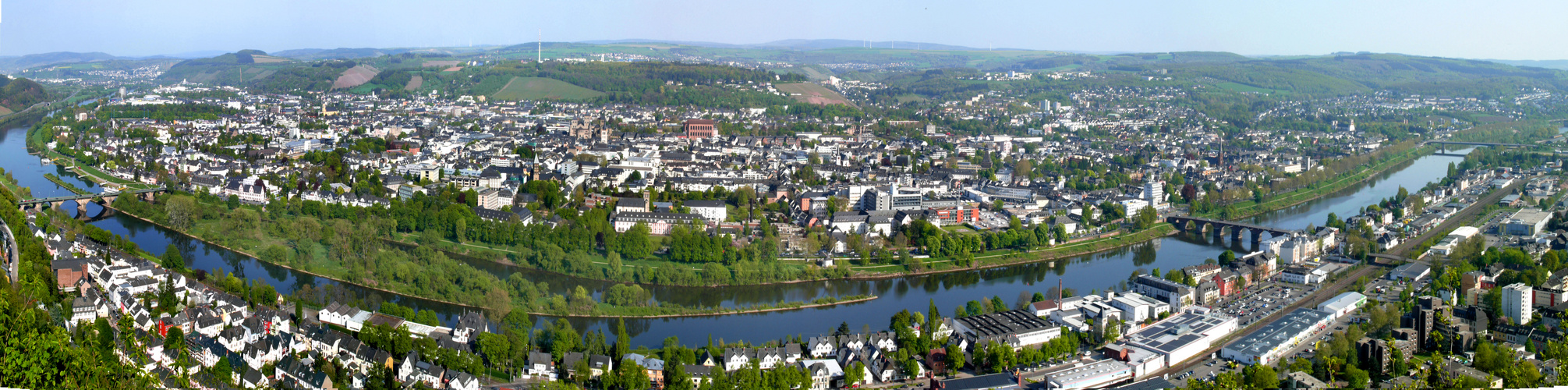 Trier, eingefasst von Mosel und Wein