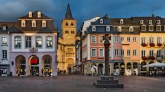 TRIER, Hauptmarkt mit Durchblick zum Dom