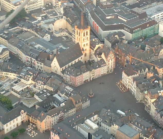 Trier - Hauptmarkt vom Ballon gesehen