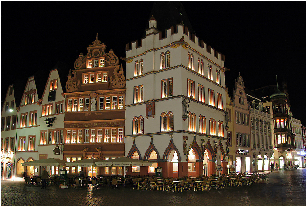 Trierer Hauptmarkt bei Nacht