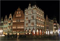 Trierer Hauptmarkt bei Nacht