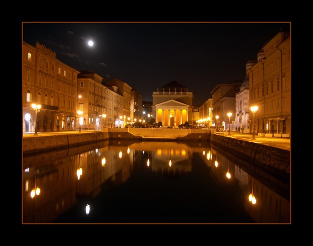 Triest bei Nacht.