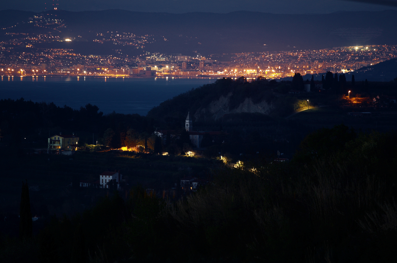 Trieste bei Nacht