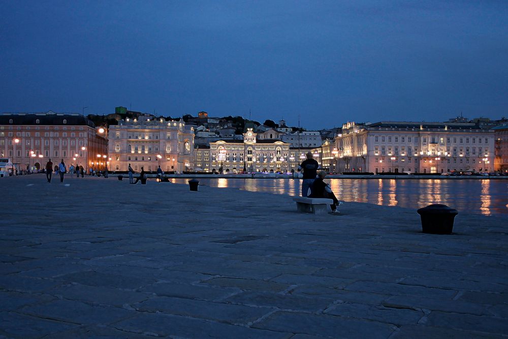 Trieste bei Nacht