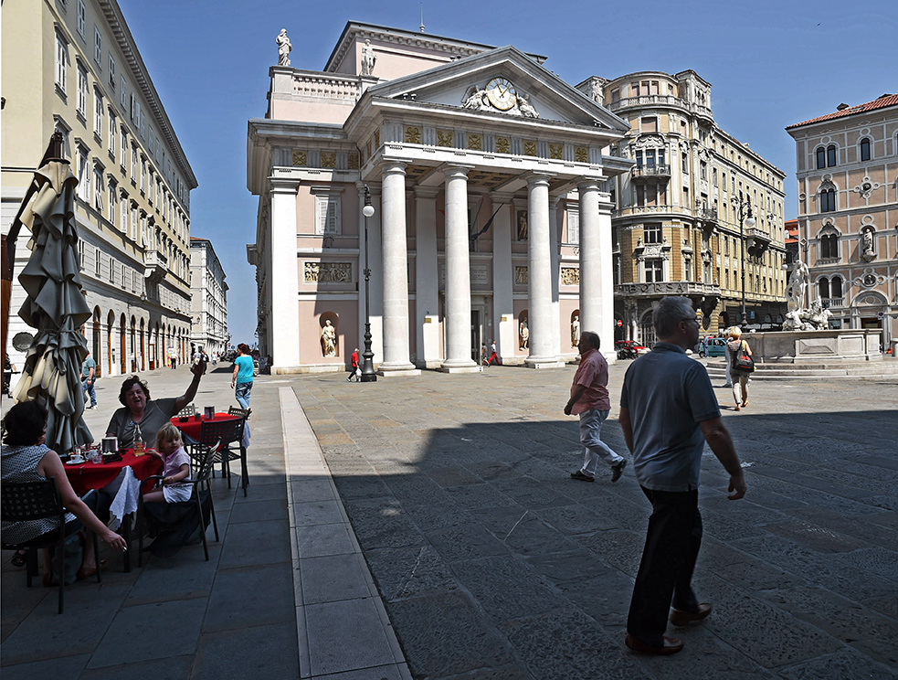 TRIESTE: PALAZZO DELLA BORSA