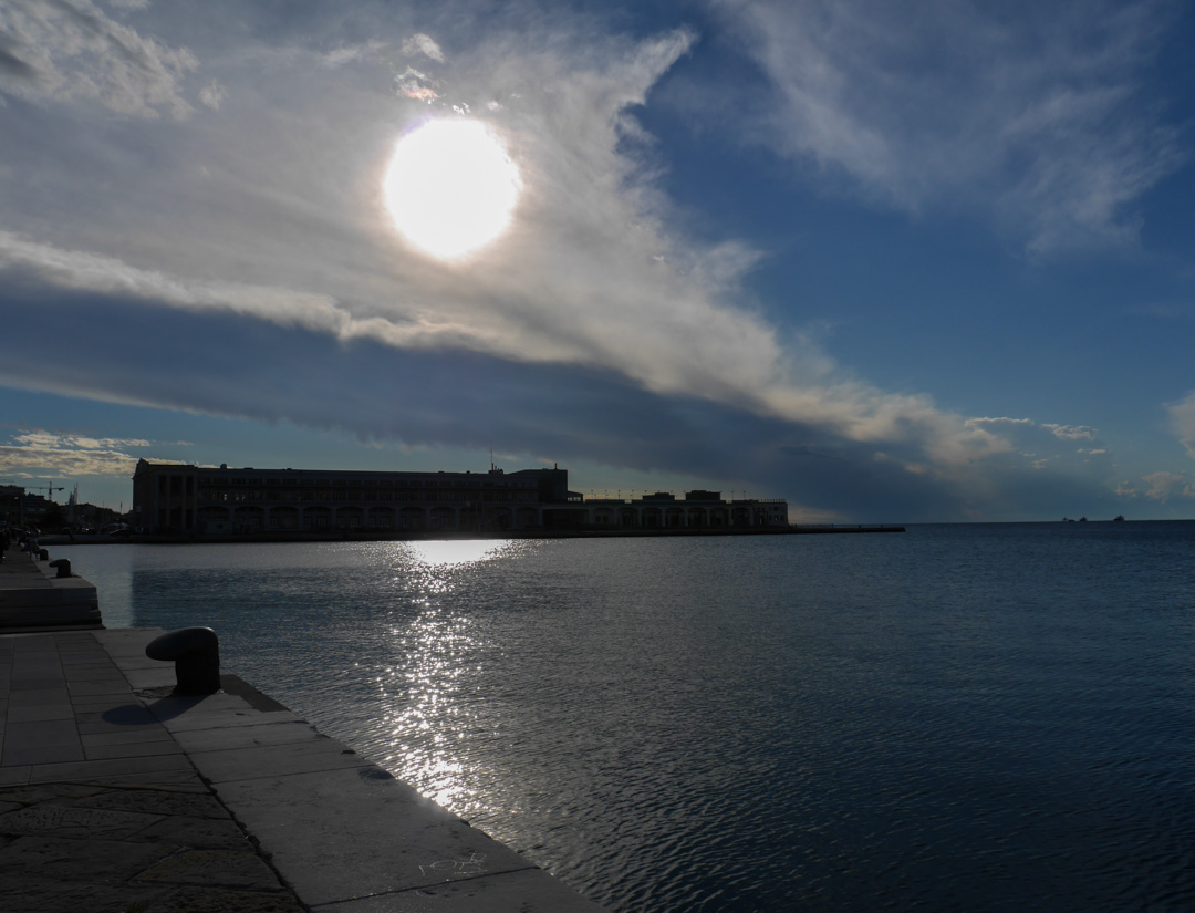 Triest.Hafen am Abend