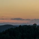 Trifels, Anebos und Münz im Sonnenuntergang