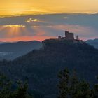 Trifels bei Sonnenuntergang