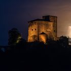 Trifels im Licht der partiellen Mondfinsternis