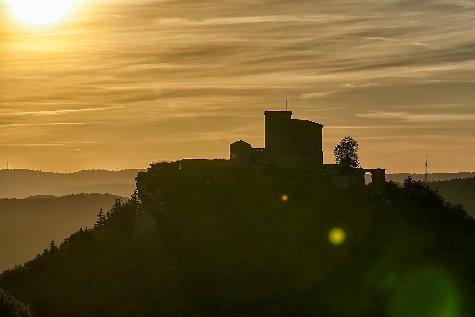 Trifels im Sonnenuntergang