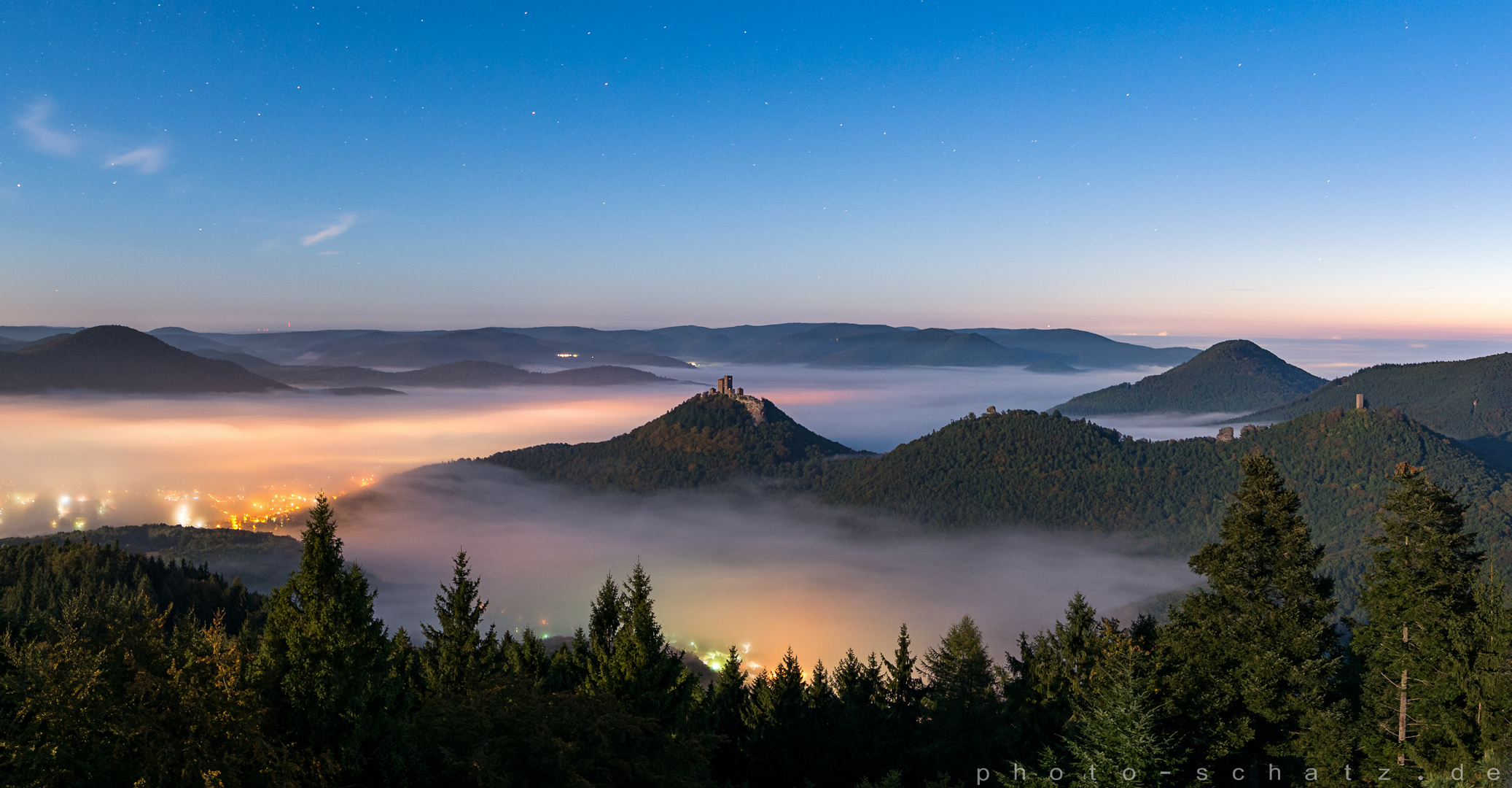 Trifels im Vollmondlicht