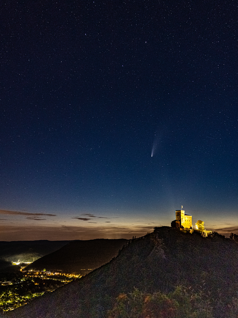 Trifels mit NEOWISE