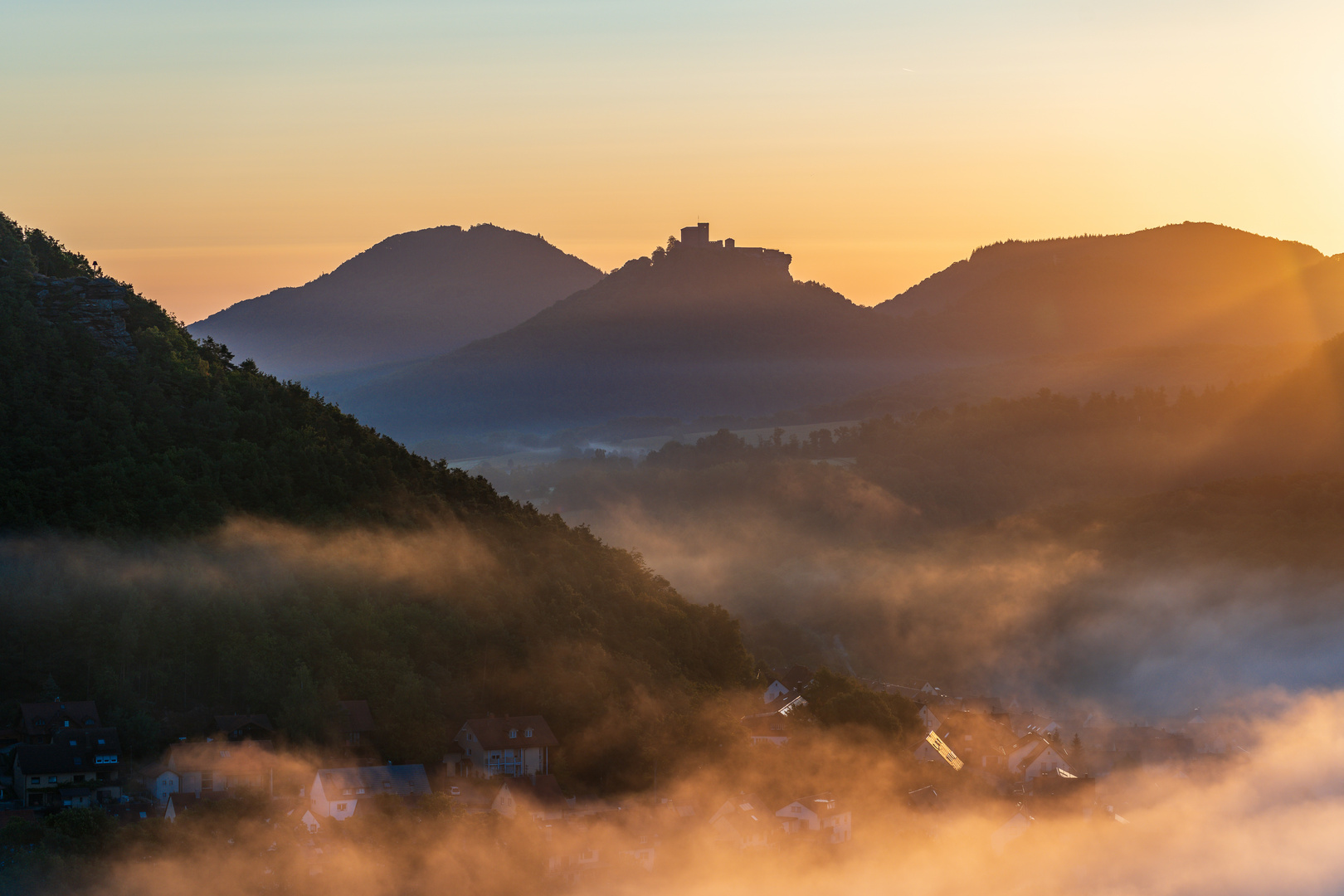 Trifels zum Sonnenaufgang