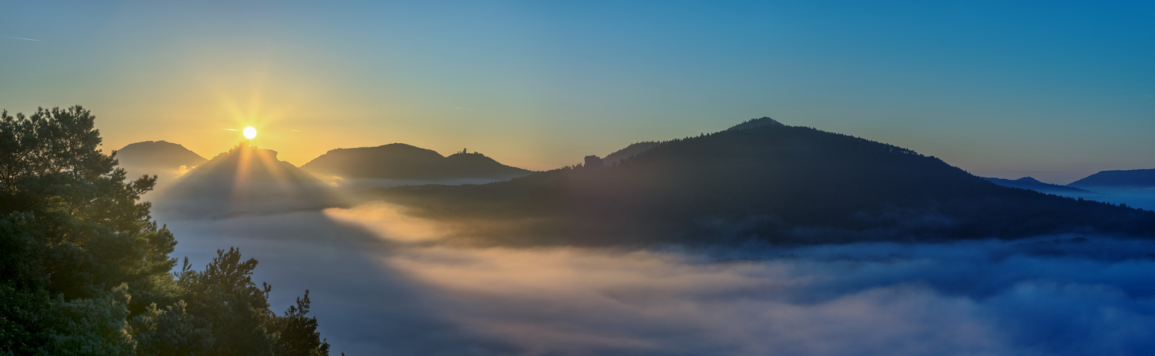 Trifelsland im Morgenlicht