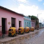 Trinidad - Cocotaxi in fila indiana