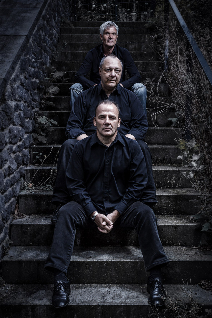 Trio auf Treppe