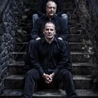 Trio auf Treppe