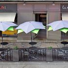 Trio de parasols aux couleurs assorties