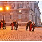 Triple familia al atardecer junto al Palacio Real de Madrid. (3 Img.)