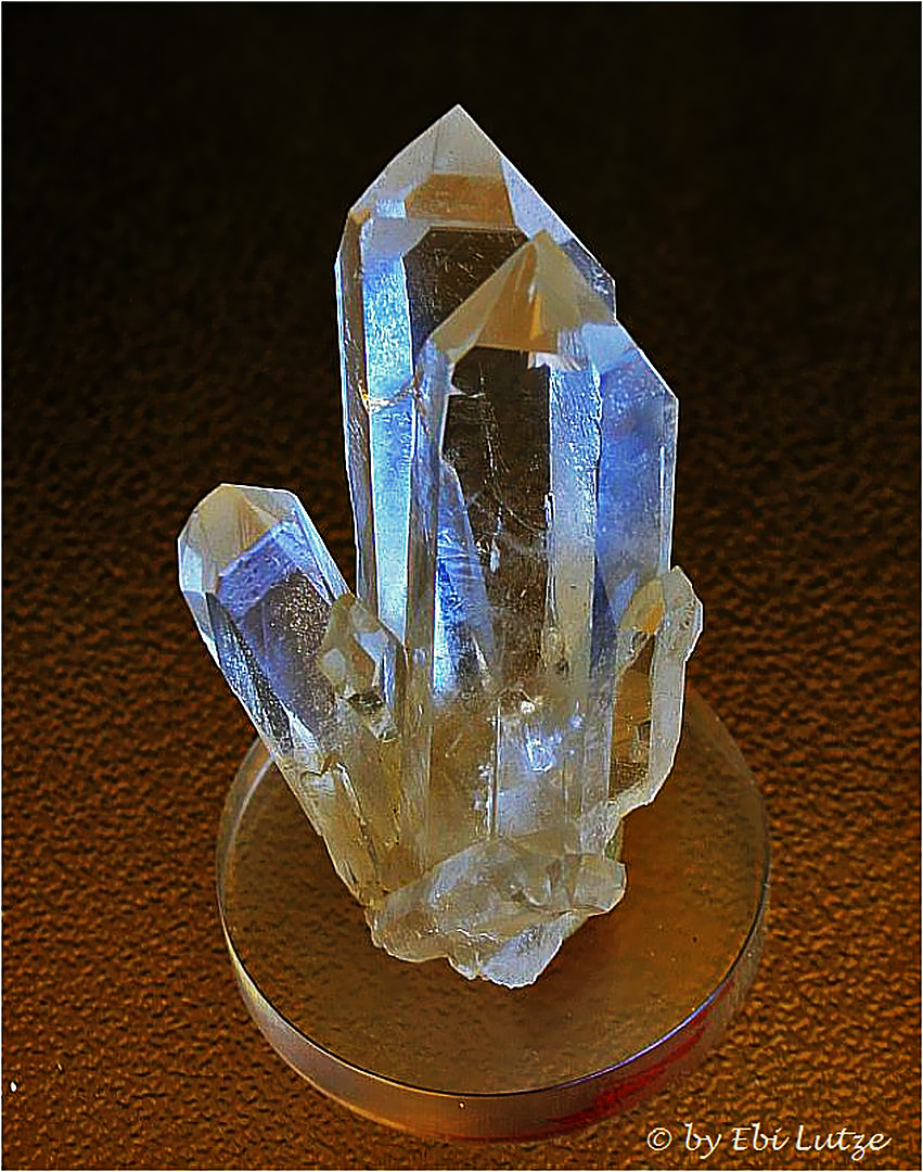 * Triplet Quartz crystal with perfect termination *