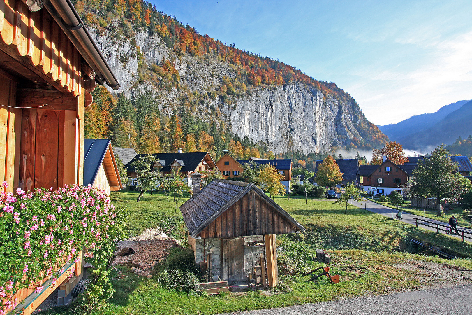 Trisselwand mit Morgendunst über dem Toplitzsee