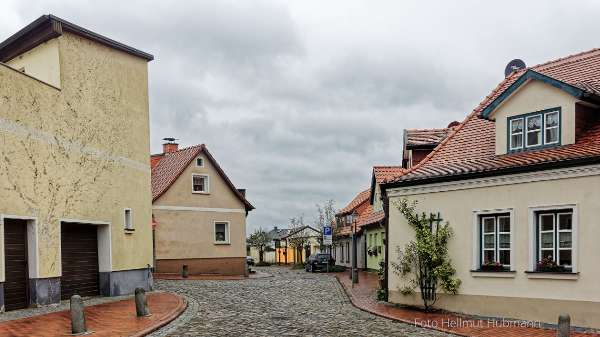 TRISTESSE IN DEN FARBEN DES REGENS EINER KLEINEN STADT IN MV