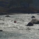 Trisuli Julia mitten im Devils Fork Rapid