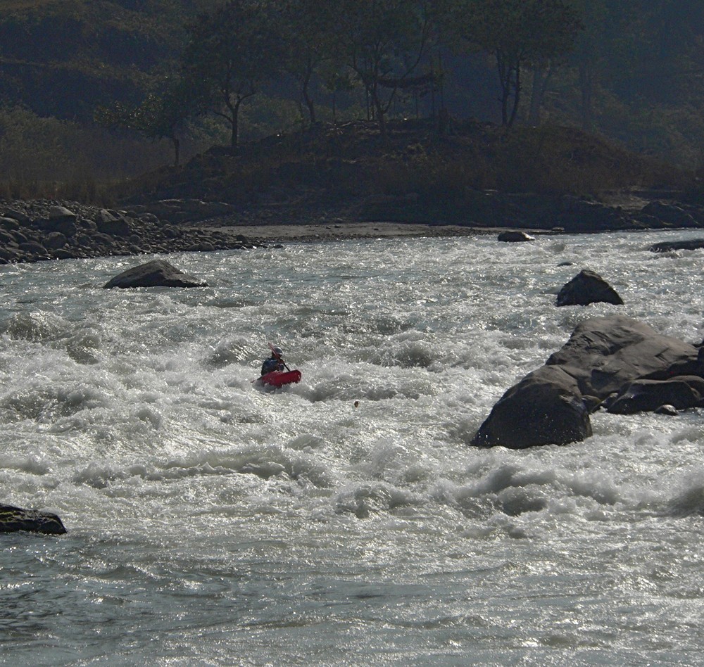 Trisuli Julia mitten im Devils Fork Rapid